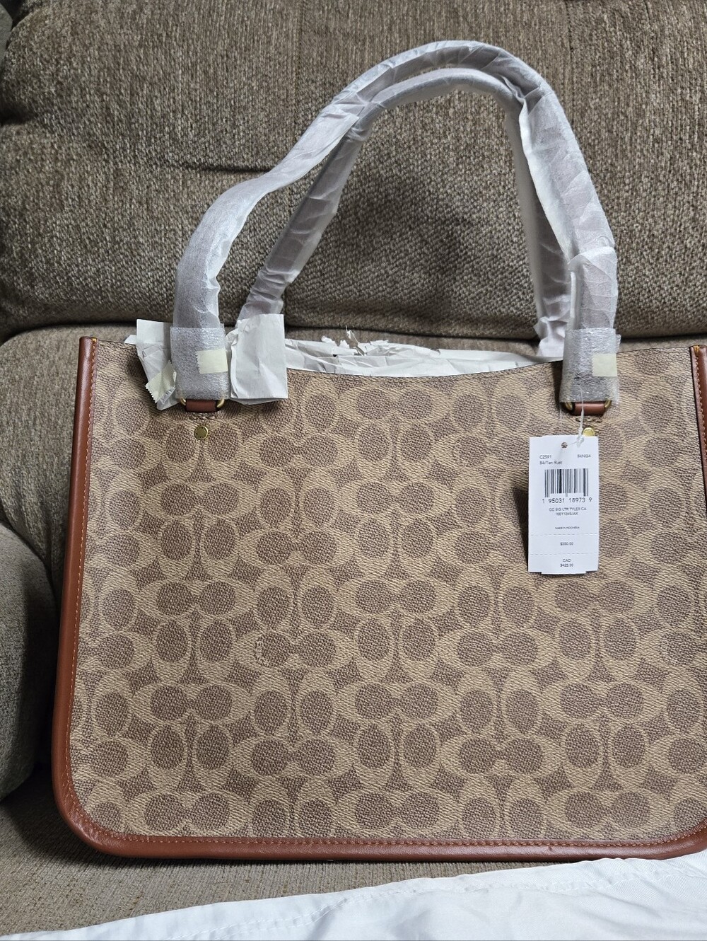 Brand New Coach Tyler Carryall. Signature - Picture 2 of 5